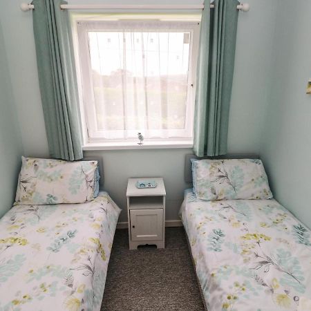 Number 6 Oxwich Leisure Park Villa สวอนซี ภายนอก รูปภาพ