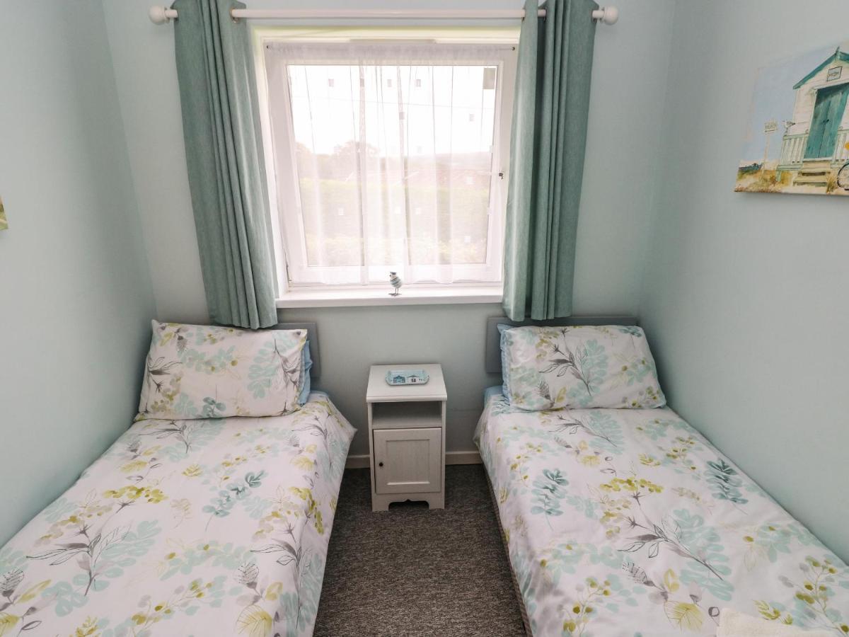 Number 6 Oxwich Leisure Park Villa สวอนซี ภายนอก รูปภาพ