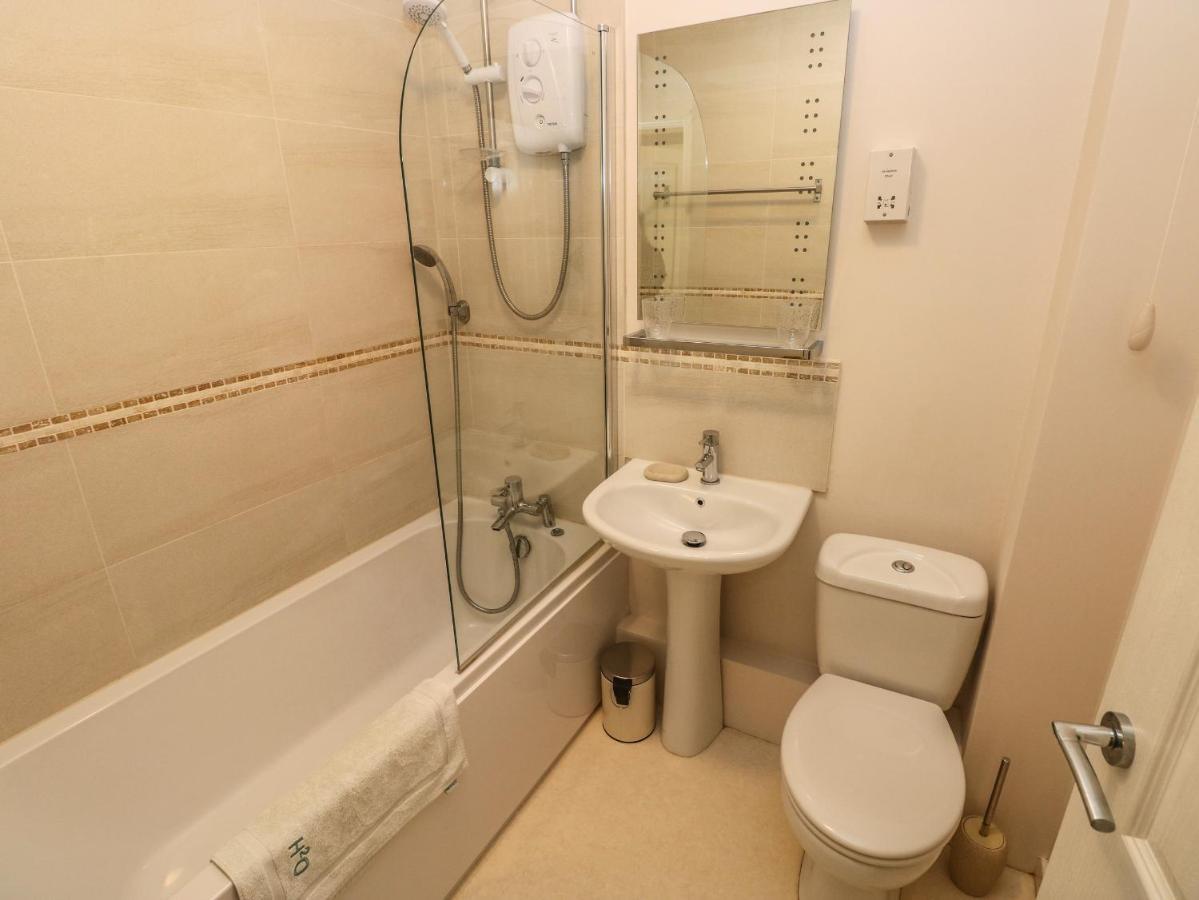Number 6 Oxwich Leisure Park Villa สวอนซี ภายนอก รูปภาพ
