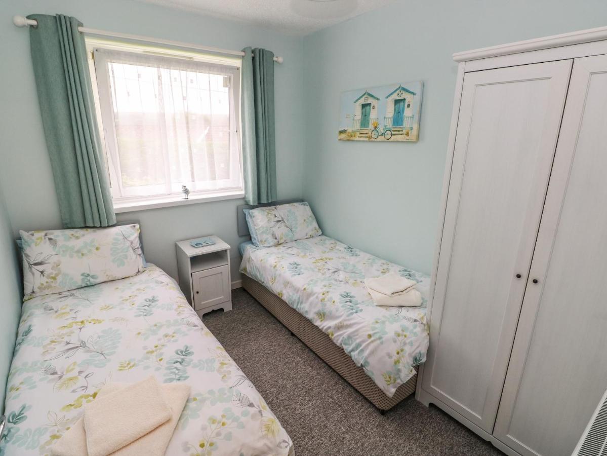 Number 6 Oxwich Leisure Park Villa สวอนซี ภายนอก รูปภาพ